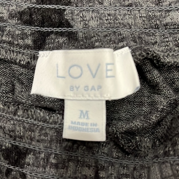Love by GAP Lounge wear shorts and tee set. - Picture 4 of 5